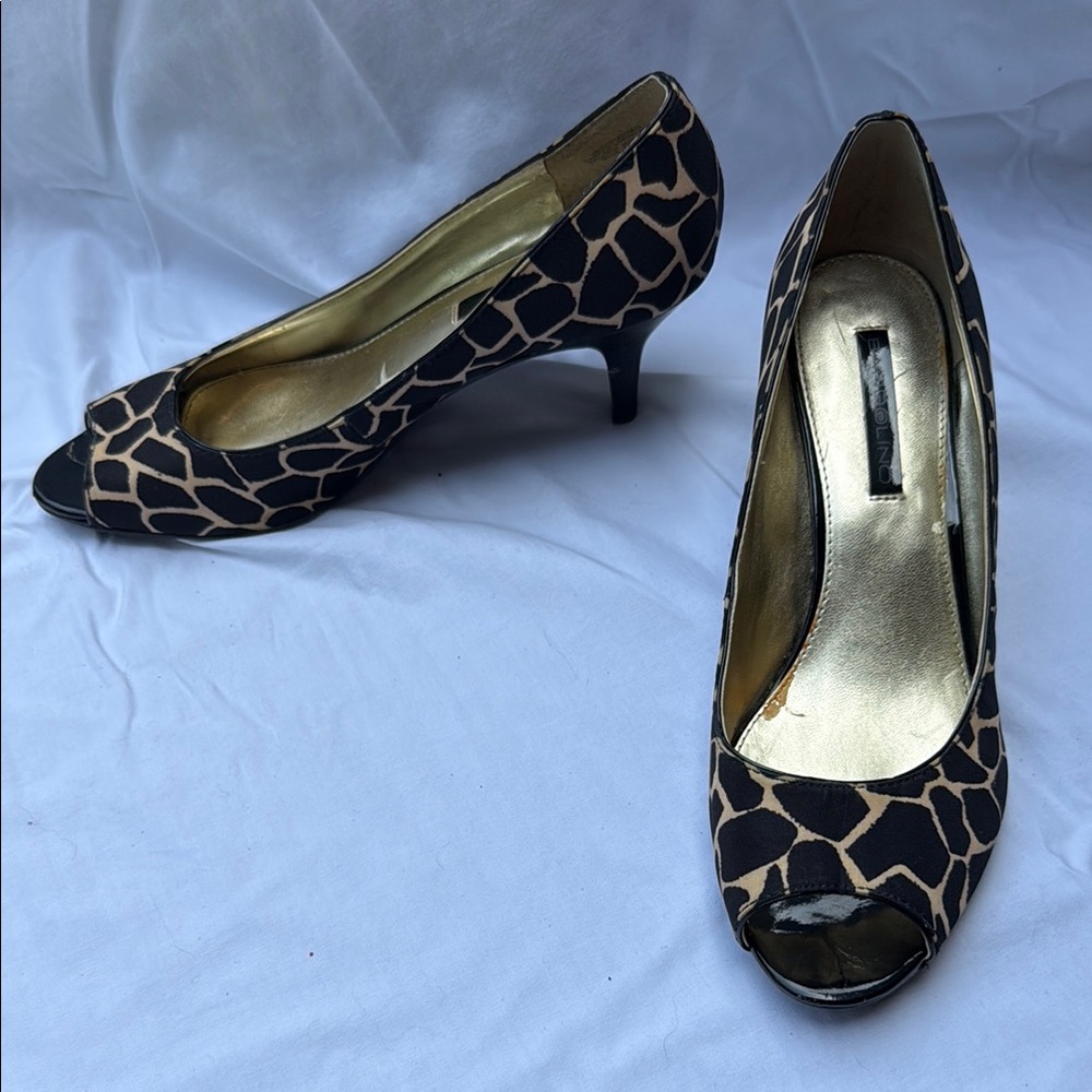 Bandolino Black and Tan Peep-Toe Heels
